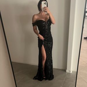 Penelope Off-The-Shoulder Sequin Mermaid Dress Small New with Tags attached.